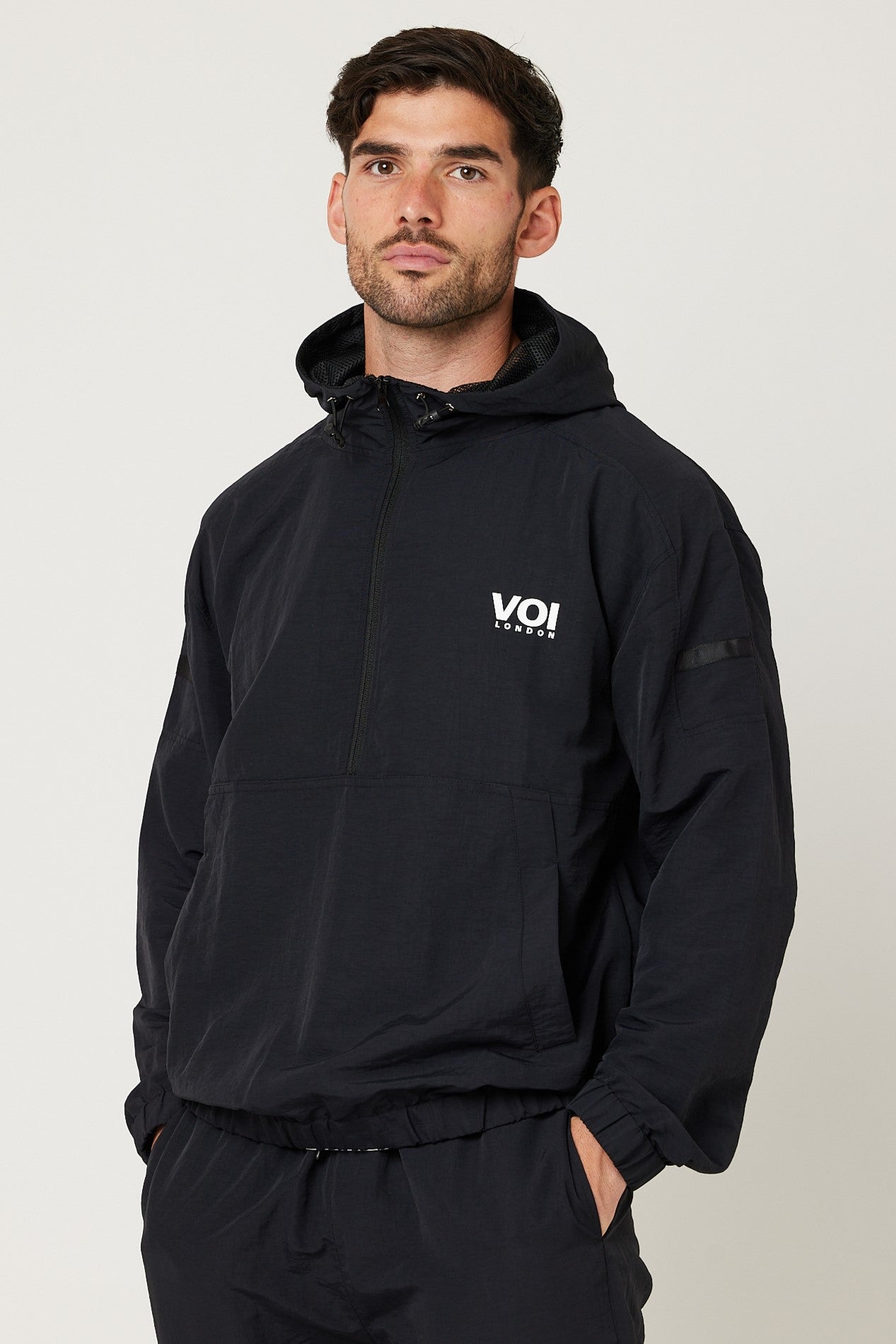 Black quarter zip windbreaker deals